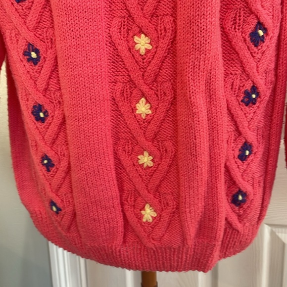 Hand knit embroidered floral cardigan sweater pink handcrafted women’s size M - Picture 6 of 16